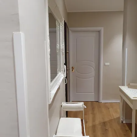 Piazza Carmine Konukevi 3*